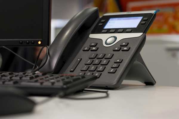 Local VoIP Insights: Choosing the Right Business Phone System